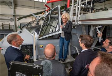 Verteidigungsministerin Christine Lambrecht besucht auch die Nordholzer Marineflieger.