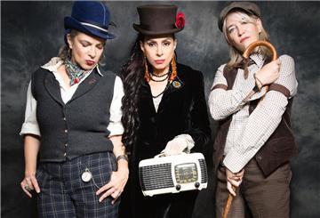 VickiKristinaBarcelona: Der Name der Band erinnert an Woody Allens klassischen Filmtitel.
