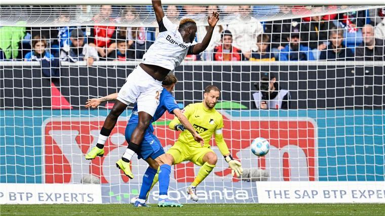 Victor Boniface hat beim Leverkusener Sieg in Hoffenheim für einen kuriosen Torjubel gesorgt.
