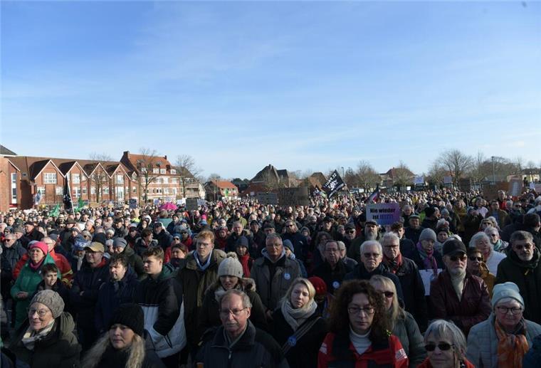 Viel Andrang zur Demo in Cuxhaven
