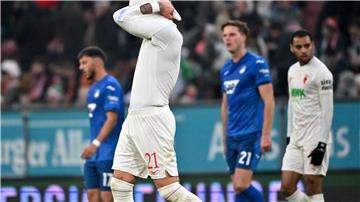 Viel Kampf und auch Krampf in Augsburg.
