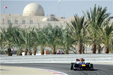 Viel Sand, ein Palast und viele Palmen: Der formel-1-Kurs von Bahrain. Foto Robichon/dpa