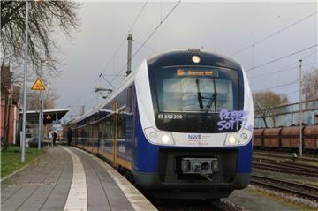 Viel umgewöhnen müssen sich die Fahrgäste allerdings nicht. Änderungen gibt es auf der Strecke Nordenham-Bremen nur vereinzelt und diese nur um wenige Minuten bei den Abfahrts- und Ankunftszeiten.