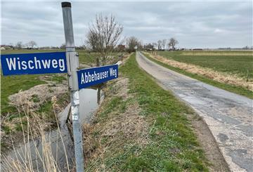 Viel zu schmal für die heutigen landwirtschaftlichen Fahrzeuge: Der Abberhauser Weg und der Wischweg sind zwei von fünf Wirtschaftswegen, die im Rahmen der Flurbereinigung in der Stollhammer Wisch erneuert werden sollen.