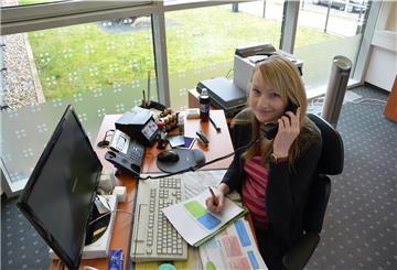 Viel zu tun: Sina Schiering war eine der Mitarbeiter in der Stadt Geestland, die als Impfpatin am Telefon etliche Ratschläge gab.