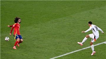 Vieldiskutiert: Die Handspielszene in der Verlängerung des deutschen EM-Viertelfinals gegen Spanien.