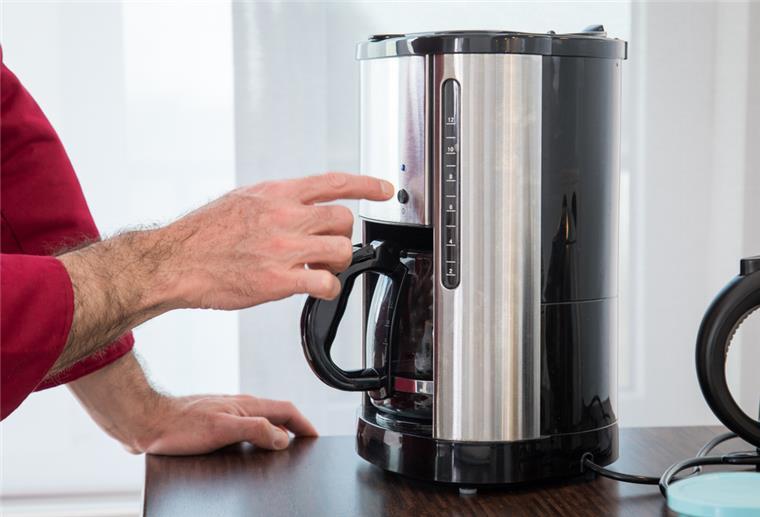 Energiesparen: Welche Geräte darf der Arbeitgeber abstellen? Kaffeemaschine