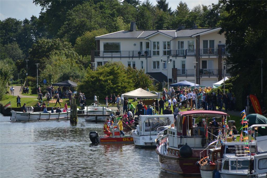 Viele Besucher, viele Boote. Foto: Scheiter