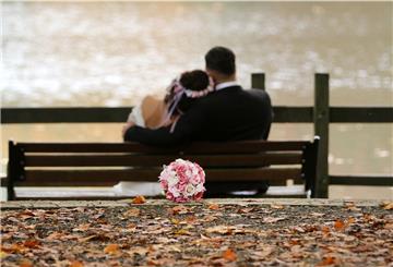Viele Brautpaare haben ihre Hochzeit wegen der Coronakrise abgesagt oder verschoben.