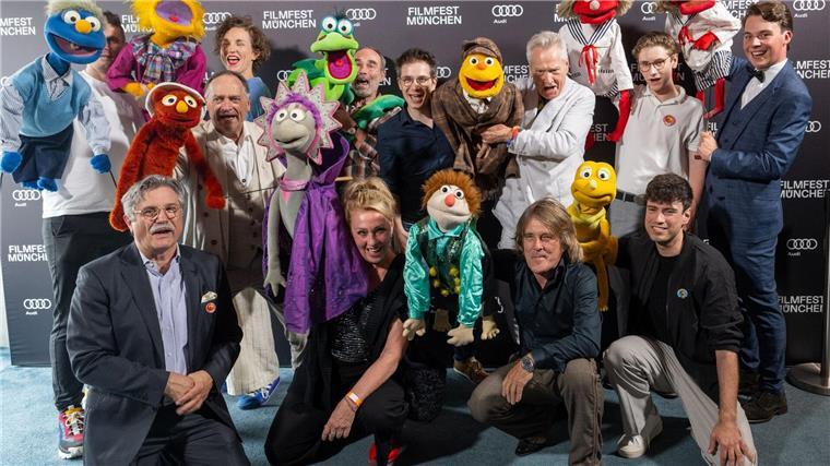Weltpremiere: „Hallo Spencer“-Erfinder kämpft mit Tränen Viele der Puppenspieler von damals sind auch heute wieder dabei