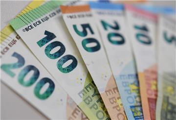 Viele der rund 21 Millionen Rentnerinnen und Rentner müssen höhere Krankenkassenbeiträge zahlen. Je nach Kasse fallen die Zusatzbeiträge unterschiedlich aus.