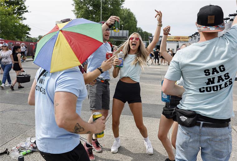 Viele Frauen klagen über sexuelle Übergriffe auf Musikfestivals. Nun haben viele Veranstalter Schutzkonzepte eingeführt.
