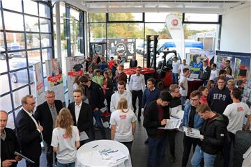 Viele Jugendliche, die ab dem kommenden Jahr einen Ausbildungsplatz suchen, konnten sich schon jetzt über die diversen Möglichkeiten beim Fricke-Azubitag informieren. 