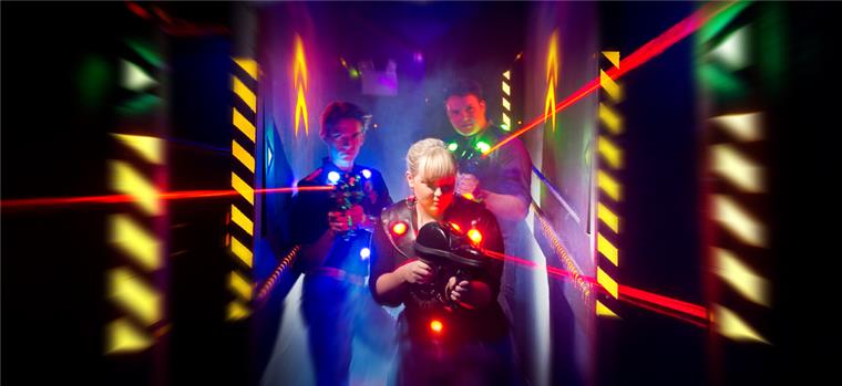 Viele Jugendliche haben Spaß an Lasertag. Es gibt immer mehr Spielmöglichkeiten.