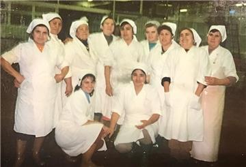 Türkische Gastarbeiterinnen in den 70er Jahren in der Fischverarbeitungshalle der Nordsee im Fischereihafen Bremerhaven.