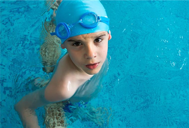 Viele Kinder können dieses Jahr keinen Schwimmkurs belegen. Zu den ohnehin schon vielen Nichtschwimmern kommen jetzt noch mehr dazu.
