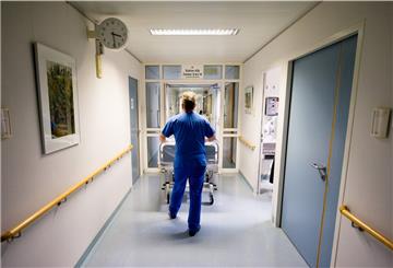 Viele Krankenhäuser sind auf der Suche nach Pflegekräften. Das Klinikum Bremerhaven-Reinkenheide (KBR) setzt dabei auf finanziellen Anreiz und Weiterbildung.