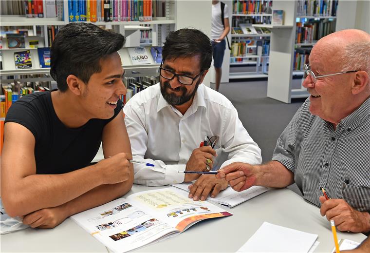 Integration auf vielen Schultern Viele Menschen kümmern sich ehrenamtlich um Menschen mit Migrationshintergrund. Das Ziel ist es, diese möglichst schnell zu integrieren. Auch im Landkreis Rotenburg hat sich diesbezüglich in den vergangenen Jahren eine Menge getan.