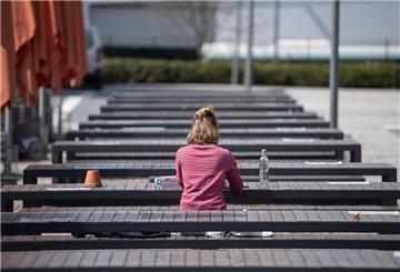 Viele Studierende fragen sich: Hätte eine Ausbildung besser gepasst? 