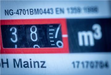 Das Zählwerk an einem Gastzähler zeigt den Verbrauch von Gas in einem Privathaushalt an.
