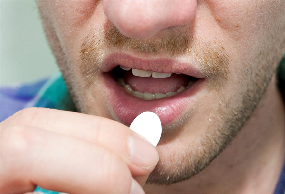 Kaffee gegen die Knoblauchfahne Viele versuchen, ihre Knoblauchfahne mit Kaugummis oder Pfefferminz-Bonbons loszuwerden - doch es gibt effektivere Lösungen.