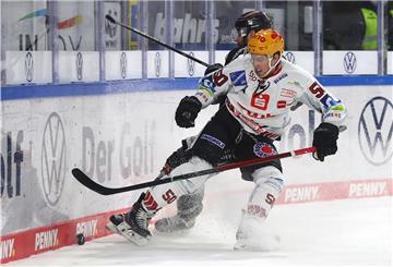Viele Zweikämpfe prägten das Spiel der Fischtown Pinguins bei den Grizzlys Wolfsburg.