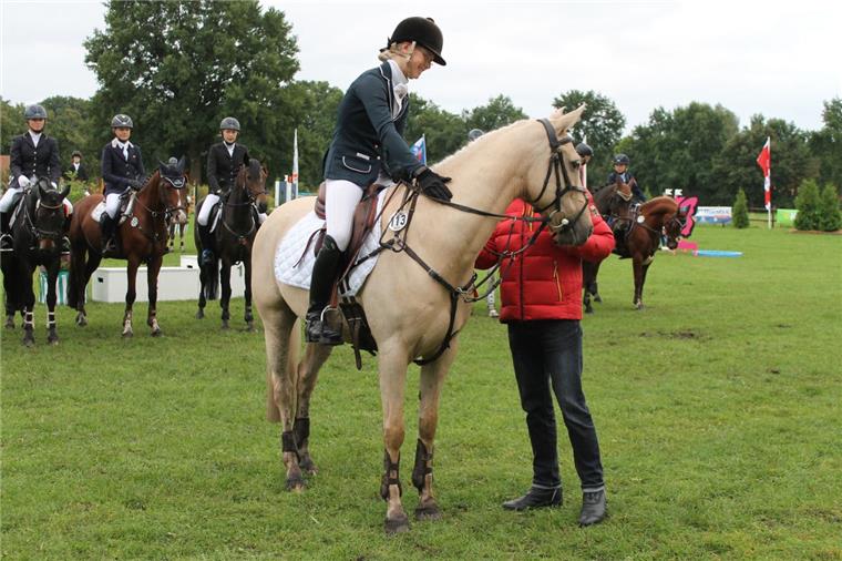 Libussa Lübbeke aus der Wingst holt Gold bei der Pony-EM Libussa Lübbeke