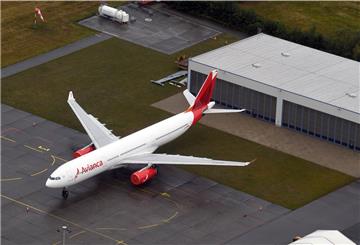 Vier Airbusse parken derzeit auf dem Flughafen in Nordholz. Wie lange, das ist noch unklar. 
