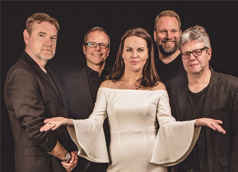 Straßenfest: Zwei Tage Musik und Tanz in der Alten Bürger Vier Bremer Jungs und eine Bremer Deern, verbunden durch die gemeinsame Liebe zur handgemachten Musik – das sind Joon & the Soulmates. Die Band groovt sich durch Disco, Soul- und R&B-Klassiker und mischt diese gekonnt mit Retro-Soul neueren Datums.