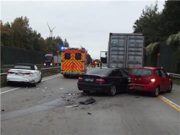 Vier Fahrzeuge waren bei dem Unfall auf der A27 bei Bremerhaven beteiligt.