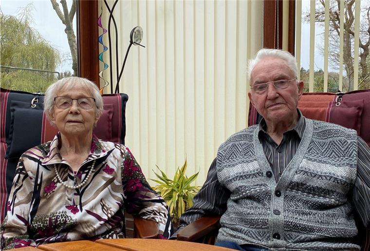 Vier Kinder, Fünf Enkel und zwei Urenkel haben Elsa und Hans Benthin. Auch einen kleinen Bauernhof mit Kühen, Schweinen und Hühnern hatten sie mal.