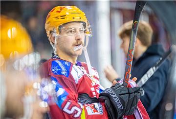 Vier Treffer kassieren Alex Friesen und die Pinguins in Unterzahl.
