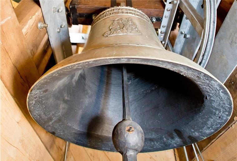 Heiligabend läuten die Glocken viermal Ansicht der Glocken der evangelischen Kirche St. Wolfgang