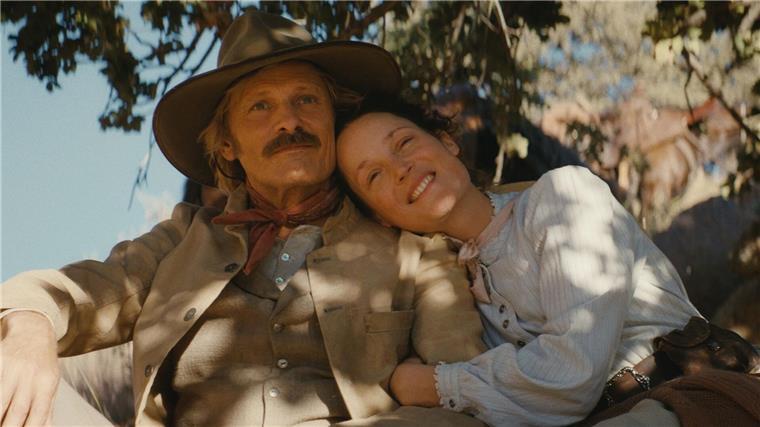 Viggo Mortensen und Vicky Krieps.