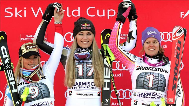 Viktoria Rebensburg (r) traut Lindsey Vonn (M) Großes zu.