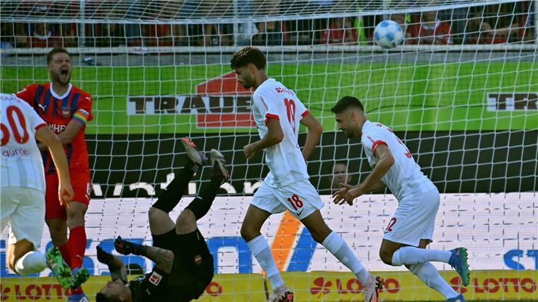 Heidenheim geknackt: Drei Freiburger Tore nach der Pause Vincenzo Grifo trifft doppelt gegen Heidenheim.