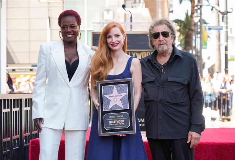 Viola Davis und Al Pacino zollen Jessica Chastain Tribut. 