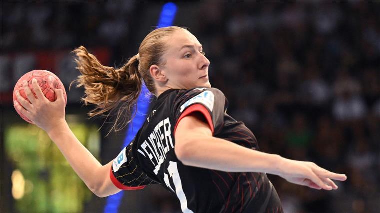 Leuchter fehlt Handballerinnen auch gegen die Niederlande Viola Leuchter fehlt den deutschen Handballerinnen im EM-Gruppenspiel gegen die Niederlande.