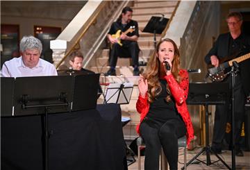 Voice Over Piano mit Sara Dähn und Thomas Blaeschke im Grand Central Terminal des Deutschen Auswandererhauses.