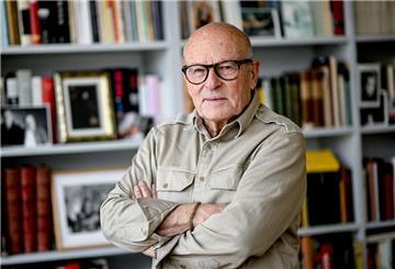 Volker Schlöndorff ist einer der bekanntesten deutschen Regisseure - aber selbst er bekommt nach eigenen Angaben keine Finanzierung für Filmprojekte zusammen. (Archivbild)