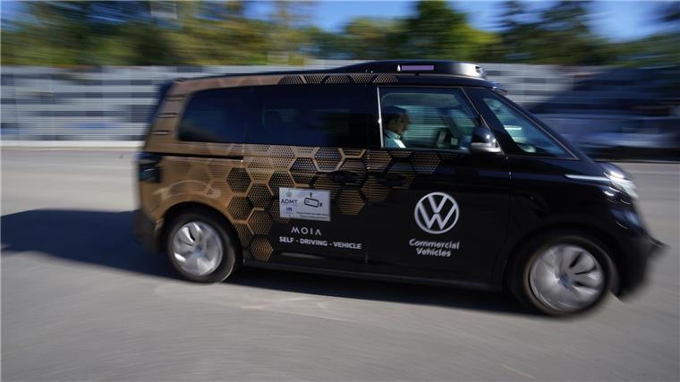 VW und Uber vereinbaren Partnerschaft für US-Markt Volkswagen und Fahrdienstvermittler Uber arbeiten auf dem US-Markt zusammen. (Archivbild)