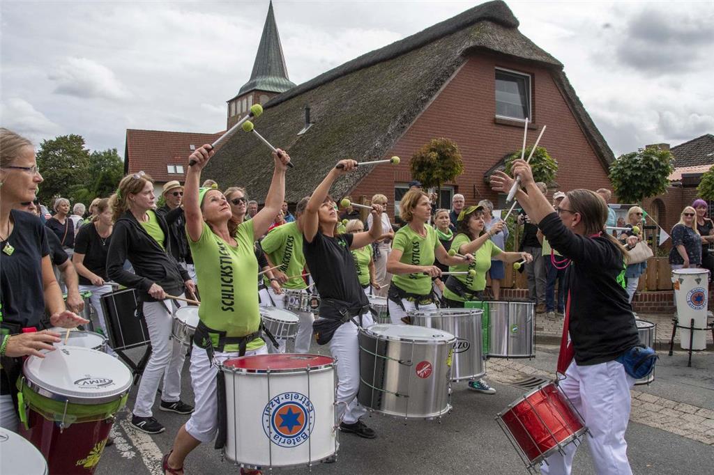 Vollen Einsatz zeigten die Schlicksticks aus Wremen und begleiteten den gesamten...