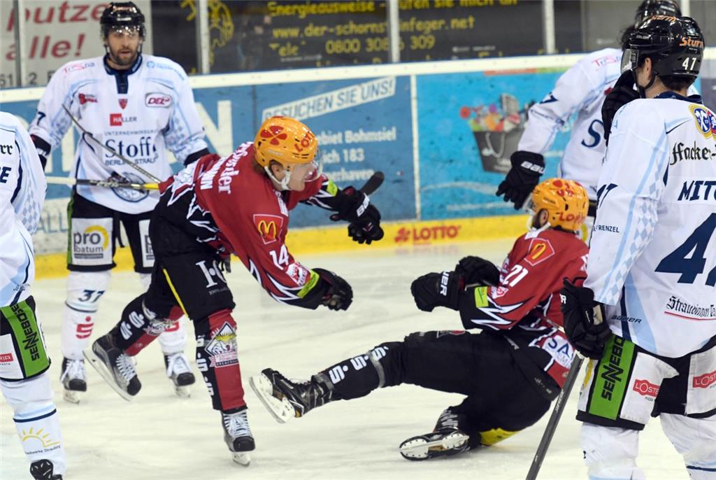 Voller Einsatz mit Ross Mauermann (links) und Jason Bast.