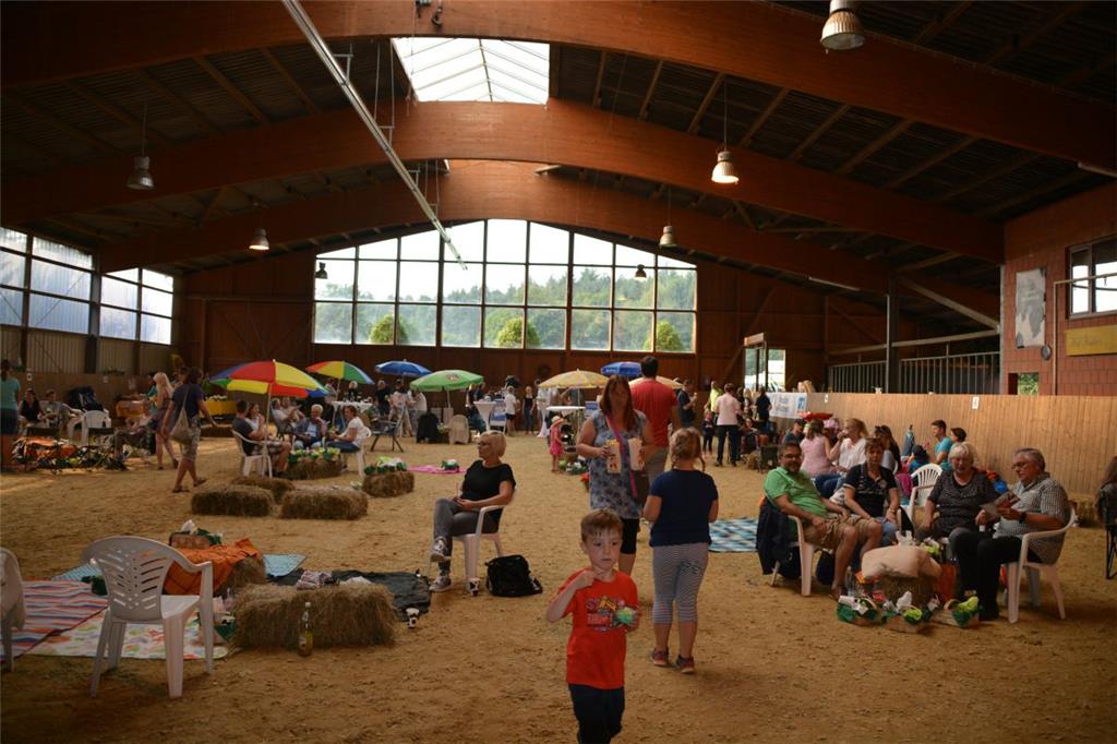 Volles Haus auf dem Bauernhof Kahrs in Wehden: Über 450 Zuschauer genossen am Wo...