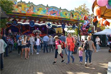 Volles Haus vor der Raupe: Flotte Musik vertreib die Wartezeit auf den nächsten ...