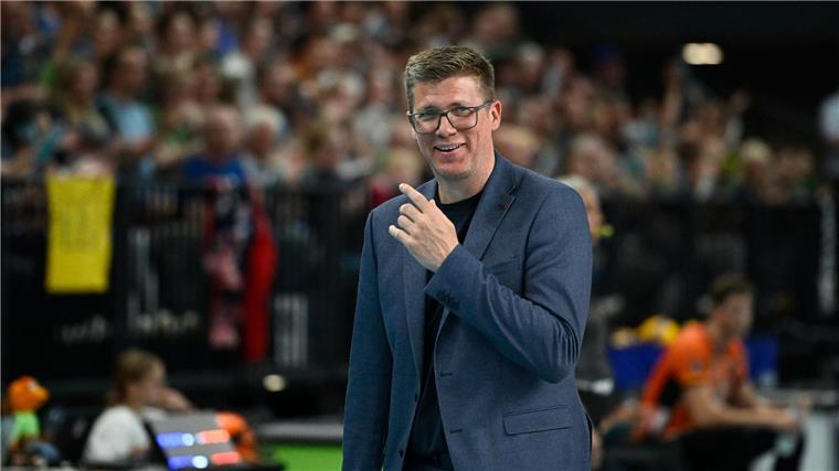 Volleyball-Coach Stefan Hübner vom Vizemeister SVG Lüneburg bekommt es mit einem Umbruch zu tun.