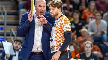 Volleys-Trainer Joel Banks (links) und Libero Kyle Dagostino 