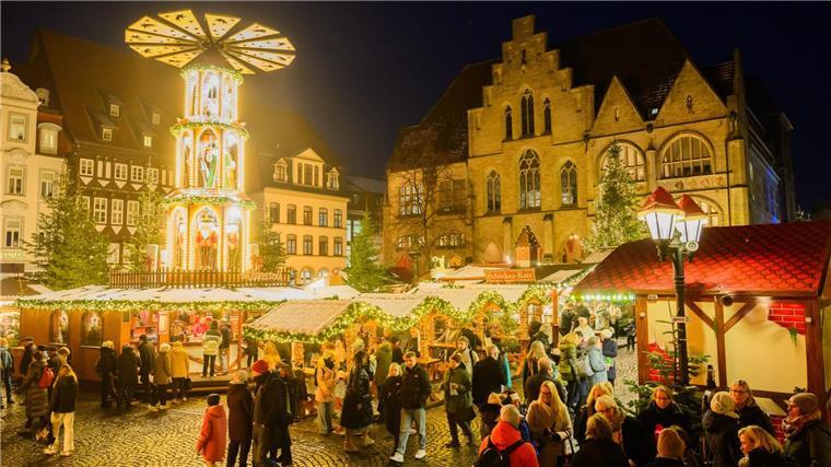 Vom 25. November bis zum 28. Dezember findet der Weihnachtsmarkt in Hildesheim statt. (Archivbild)