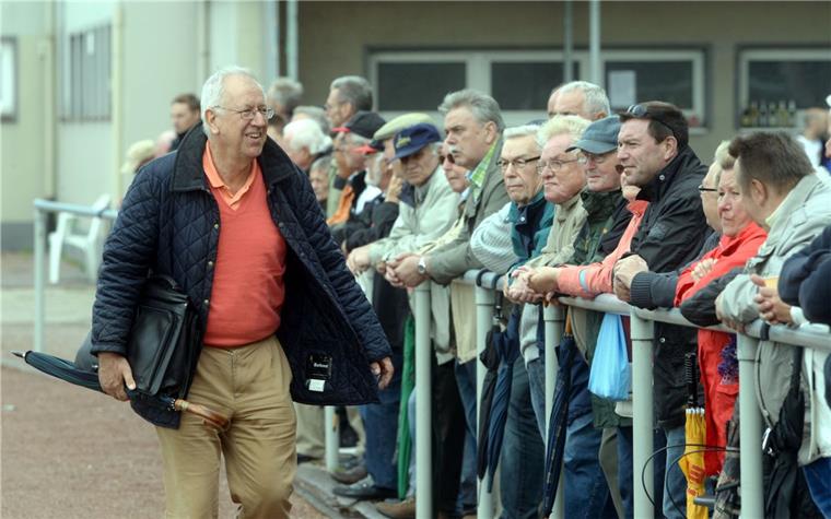 Vom Bremerhavener Fußball kann Bernd Günther nicht lassen. Nach einer mehrjährigen Pause engagiert sich der Börsen-Fachmann aus Hamburg jetzt beim OSC.