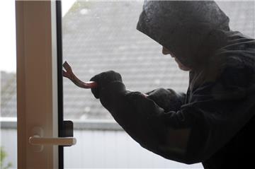 Vom Gerüst aus kletterten die Einbrecher auf den Balkon der Wohnung im vierten Stock.